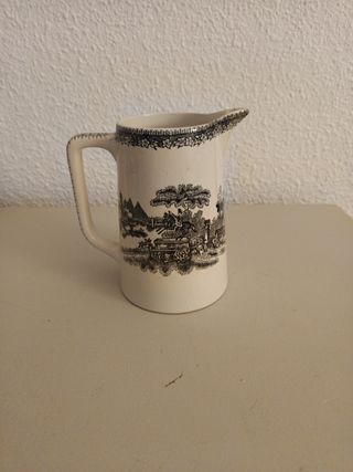Jarra porcelana estilo antiguo