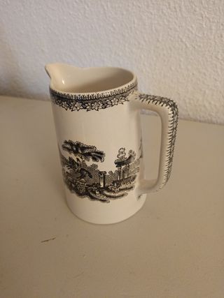 Jarra porcelana estilo antiguo