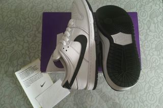 Nike Dunk SB - Blancas y Negras