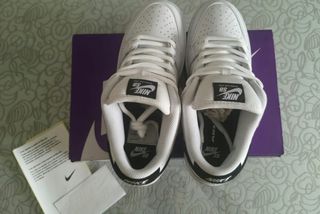 Nike Dunk SB - Blancas y Negras