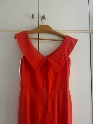 Mono de color salmón para fiestas o bodas