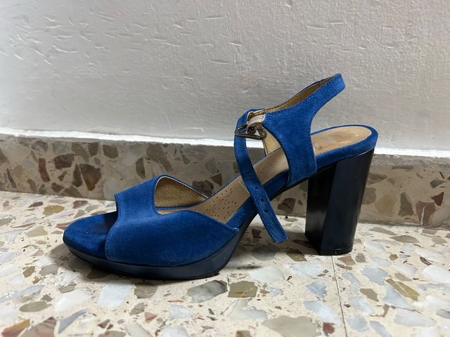 Tacones de ante azul marino