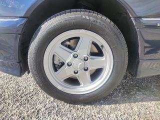 Juego de Llantas clásicas Mercedes con neumáticos 