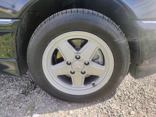 Juego de Llantas clásicas Mercedes con neumáticos 