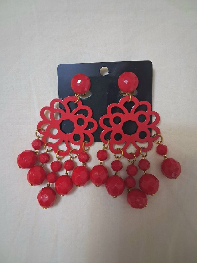 Collar, pendientes y pulsera de flamenca o gitana.