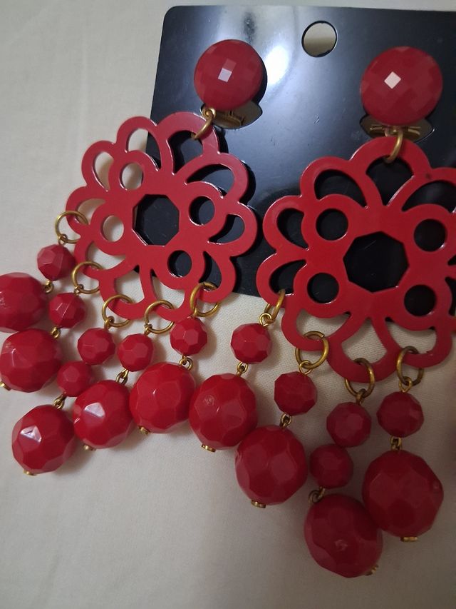 Collar, pendientes y pulsera de flamenca o gitana.