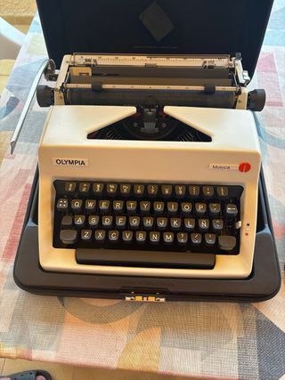 Máquina escribir Olympia Monica Vintage