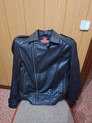 Chaqueta Royal Enfield negra