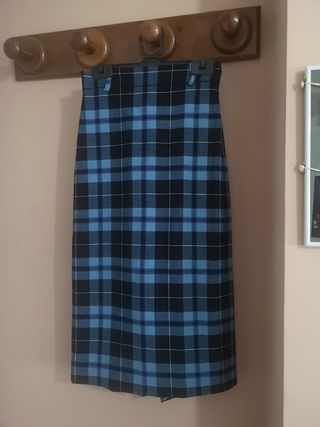 Falda escocesa azul y negra