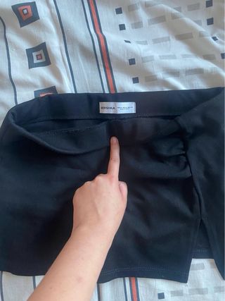 Mini falda negra Bershka