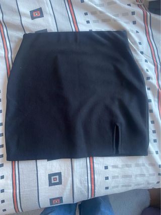 Falda negra corta