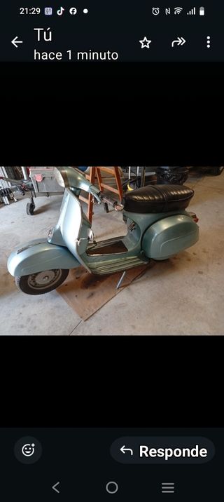 Vespa Piaggio azul vintage