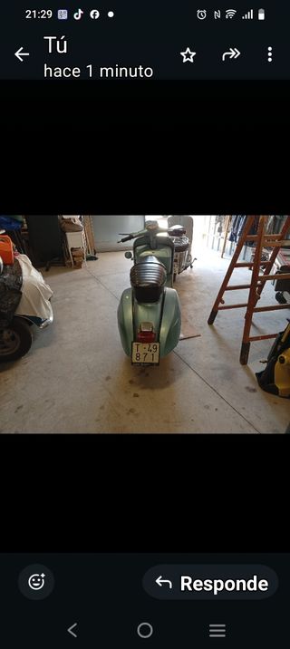 Vespa Piaggio azul vintage