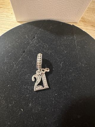 Charm Pandora 21 años plata