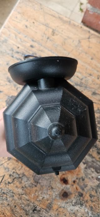 Farola exterior negra y blanca