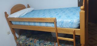 Litera de madera de pino + colchones (como nueva)