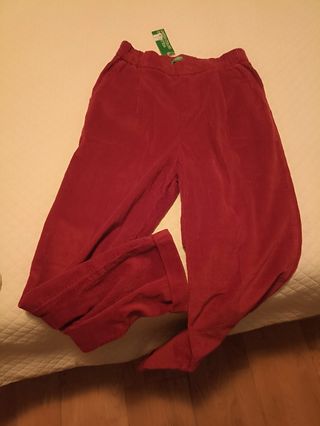 Pantalón pana Benetton rojo nuevos, sin estrenar