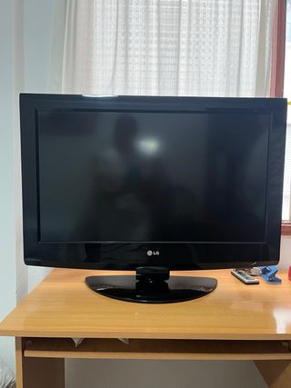 TV LG 22" negra