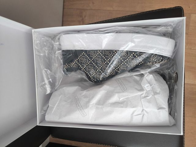 Zapatillas Guess negras con dorado, talla 39