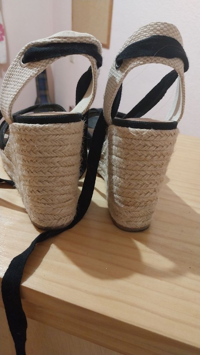 Sandalias cuña negras plataforma