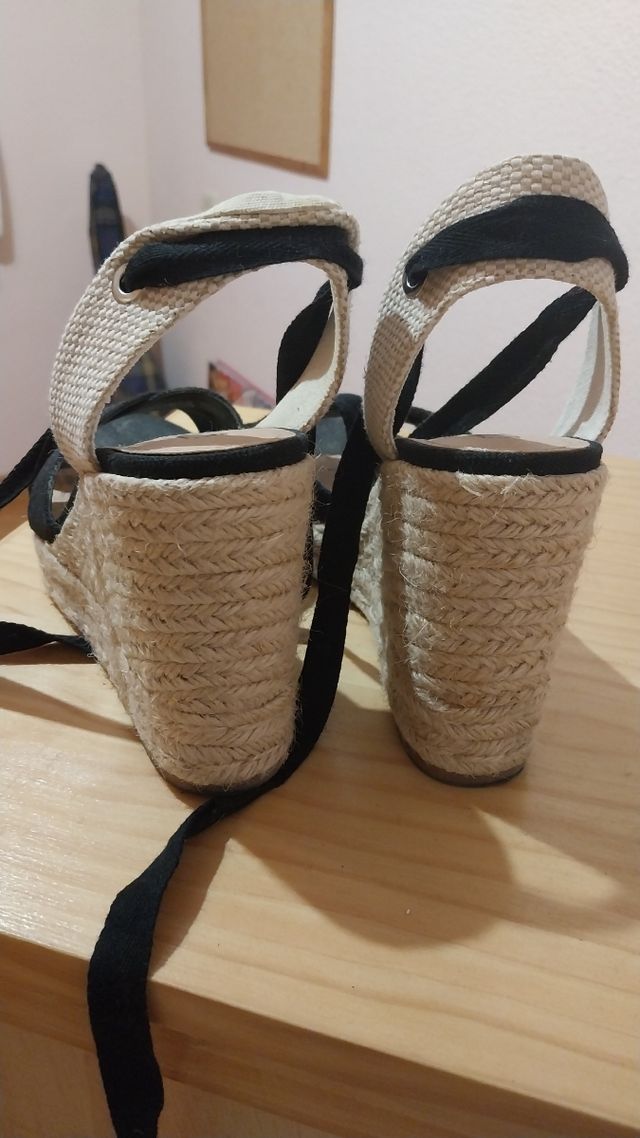 Sandalias cuña negras plataforma