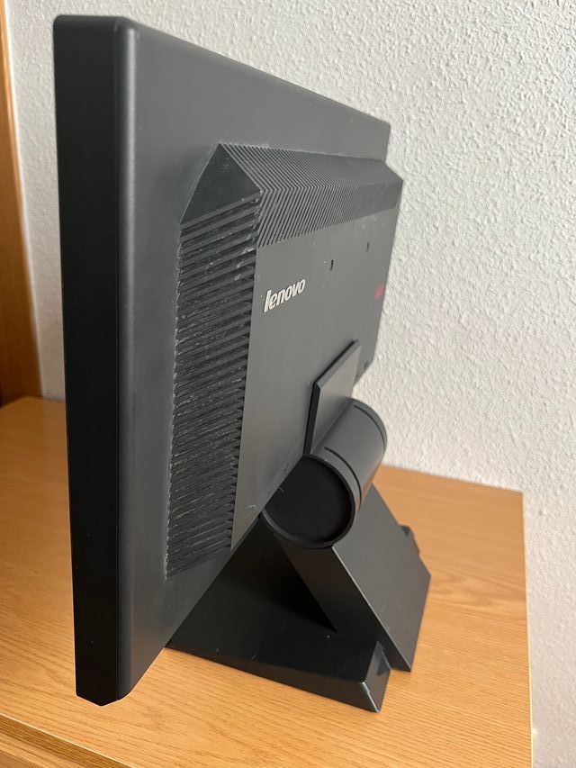 Monitor Lenovo 19 pulgadas - Modelo L197wd