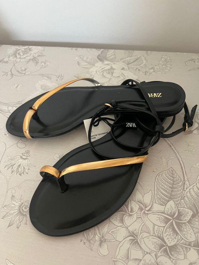 Sandalias planas doradas