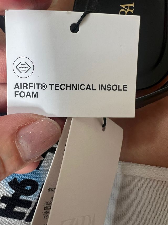 Sandalias planas doradas