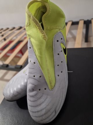 Zapatillas Nike niño césped talla 35