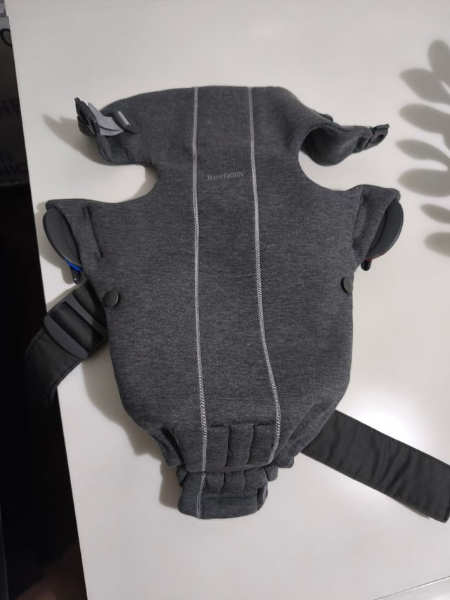 Mochila portabebés BABYBJORN Gris
