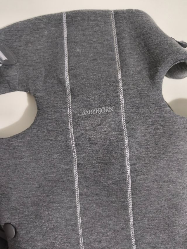 Mochila portabebés BABYBJORN Gris