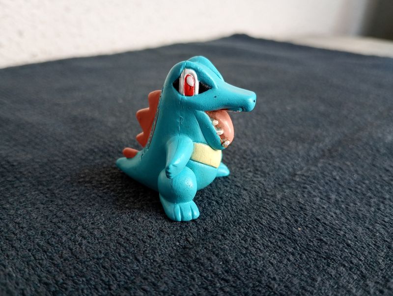 Imagen de Figura Totodile Pokémon TOMY Monster Collection