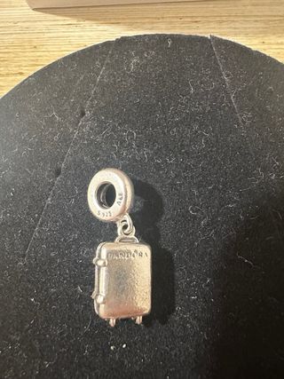 Charm Pandora maleta plata