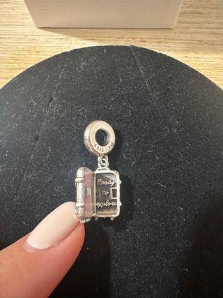 Charm Pandora maleta plata