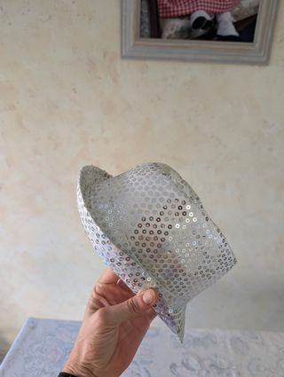 Sombrero brillante gris plateado