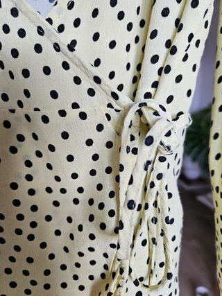 Blusa Mango amarilla lunares