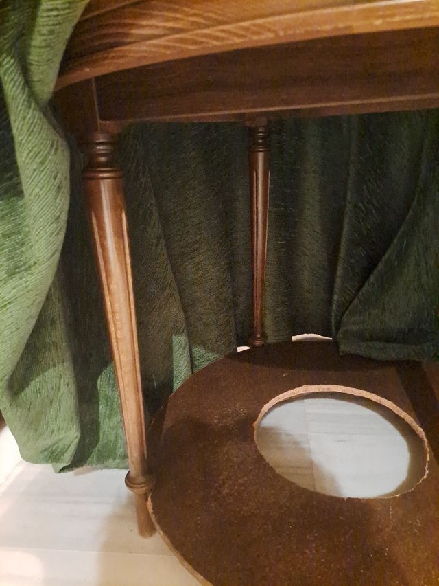 Mesa camilla redonda de madera con  cristal y tela