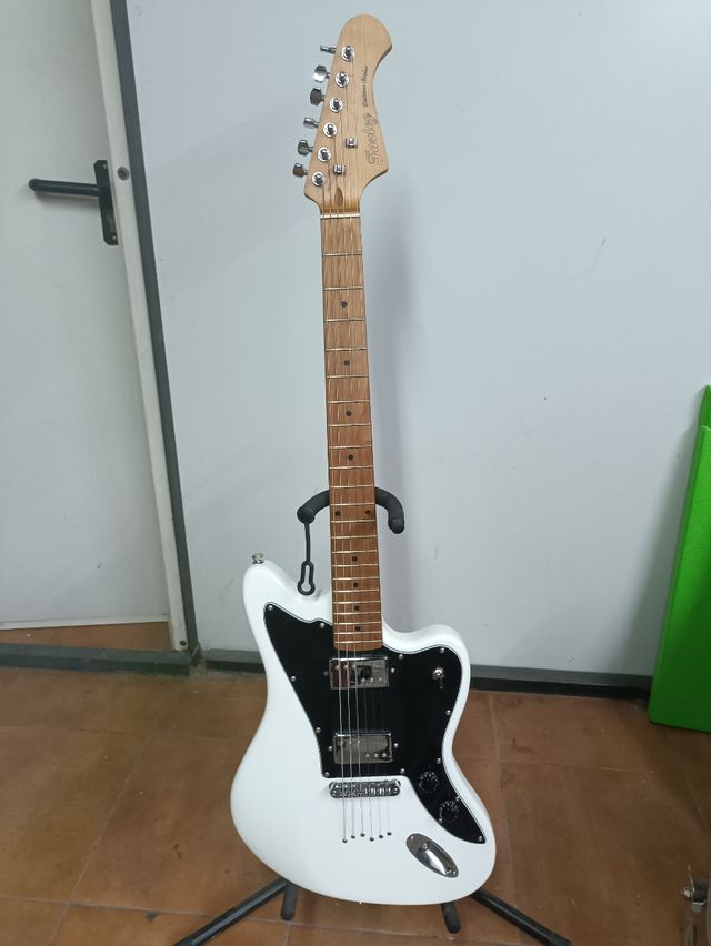 Guitarra Fazley Jazzmaster blanca