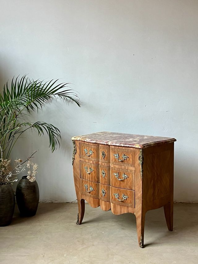 Cómoda bombé histórica original Luis XV