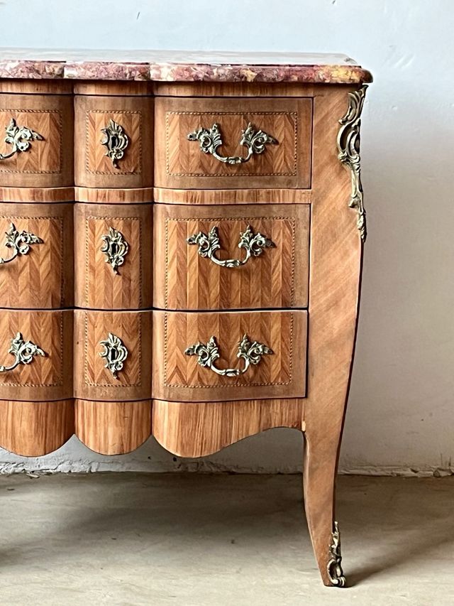 Cómoda bombé histórica original Luis XV