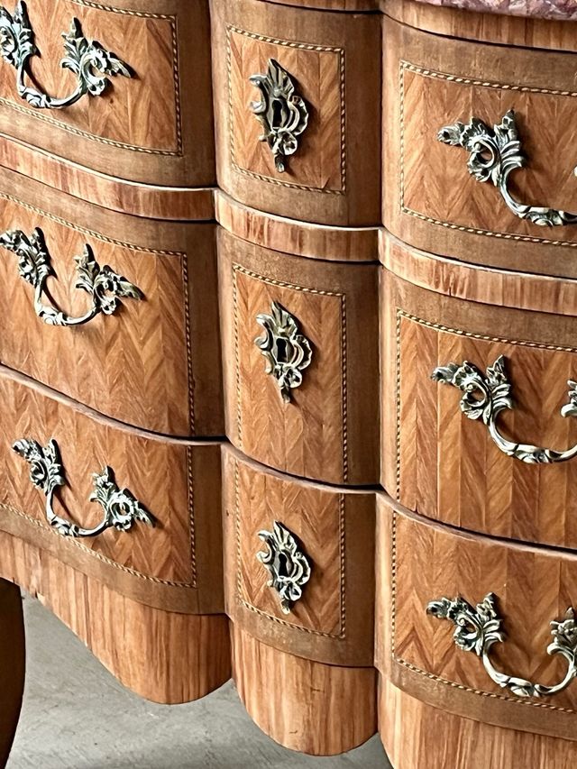 Cómoda bombé histórica original Luis XV