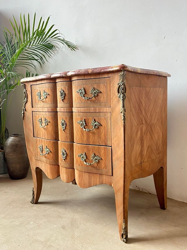 Cómoda bombé histórica original Luis XV