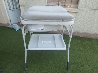 Cambiador bañera bebé - Práctico