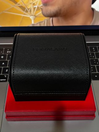 Reloj Ferragamo cronografo dorado y plateado 44mm