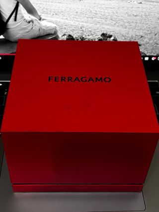 Reloj Ferragamo cronografo dorado y plateado 44mm