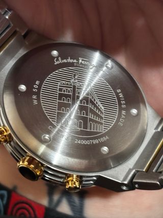 Reloj Ferragamo cronografo dorado y plateado 44mm