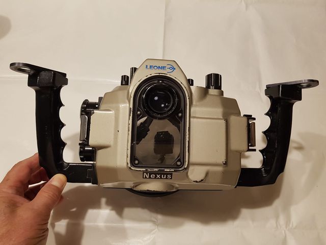 Fotocamera Nikon F801 + custodia subacquea Nexus