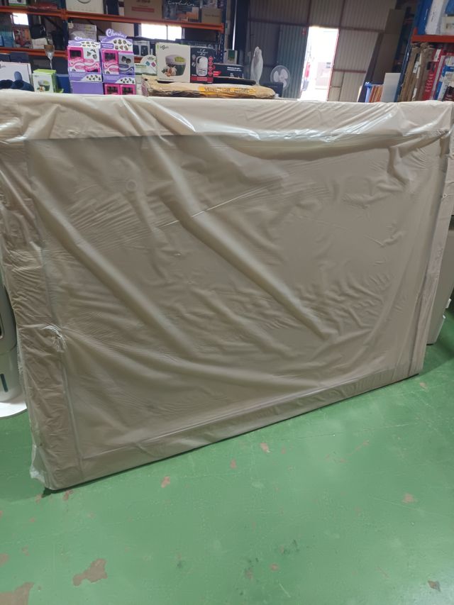 Canapés completos de madera blanco