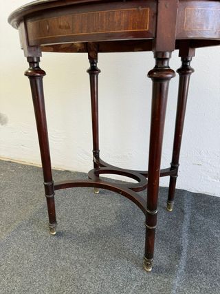 Elegante tavolino, ovale,