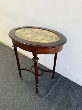 Elegante tavolino, ovale,